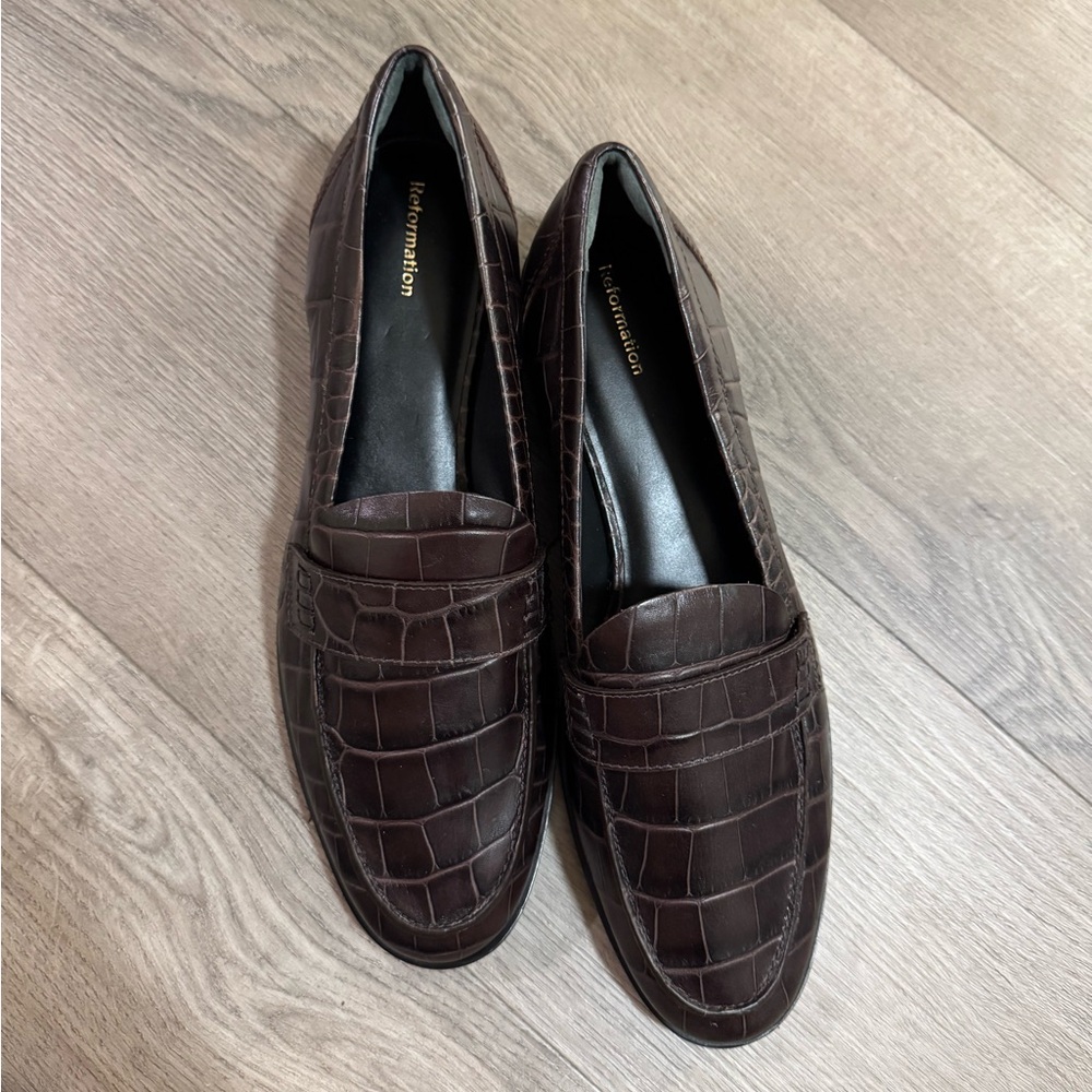 New without box Reformation croc embossed leather loafers size 9